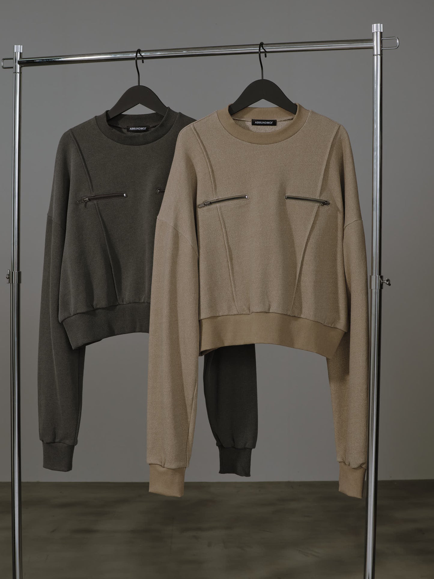 PINTUCK FRONT ZIP SWEAT SHIRT