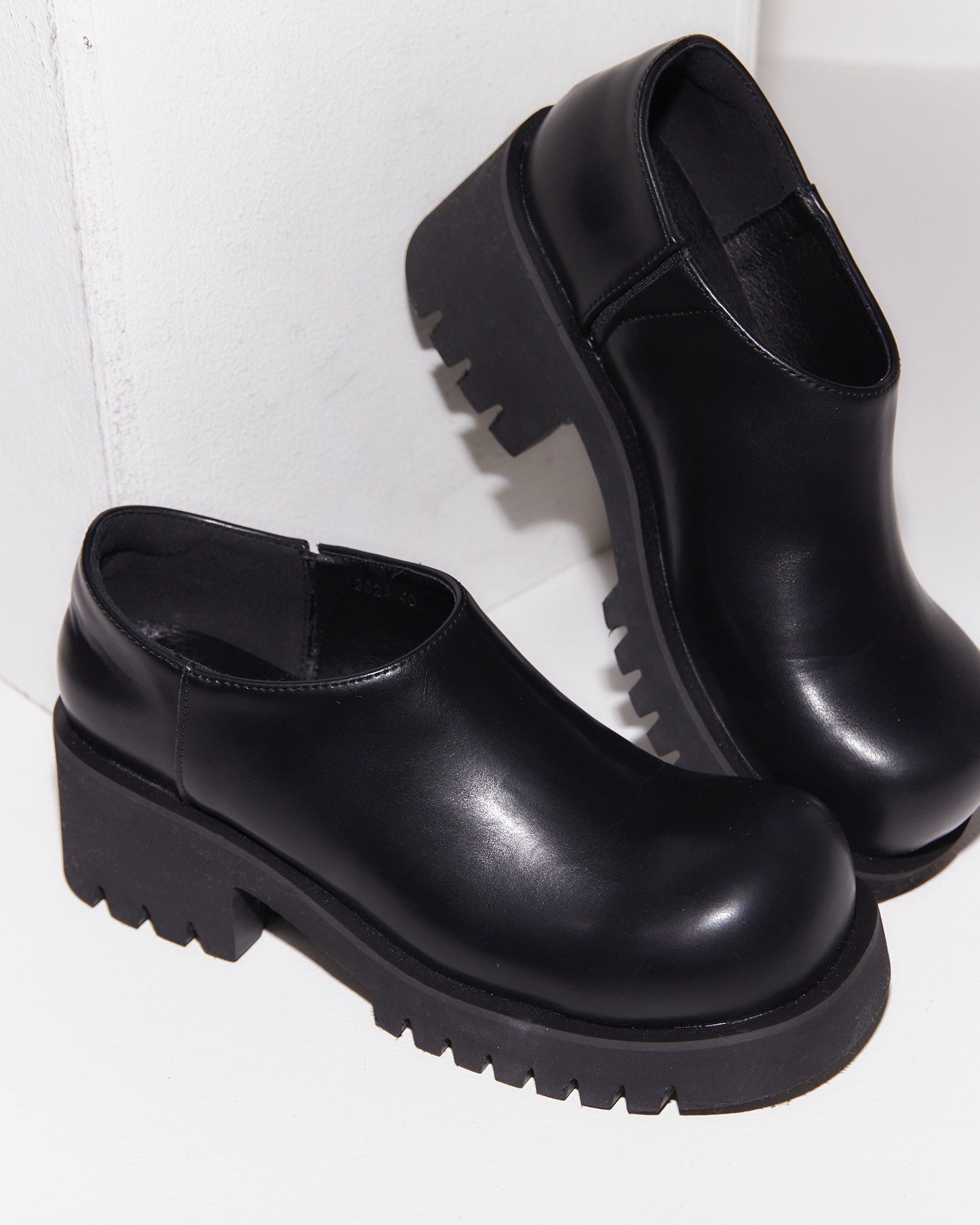 DRESS SHOES