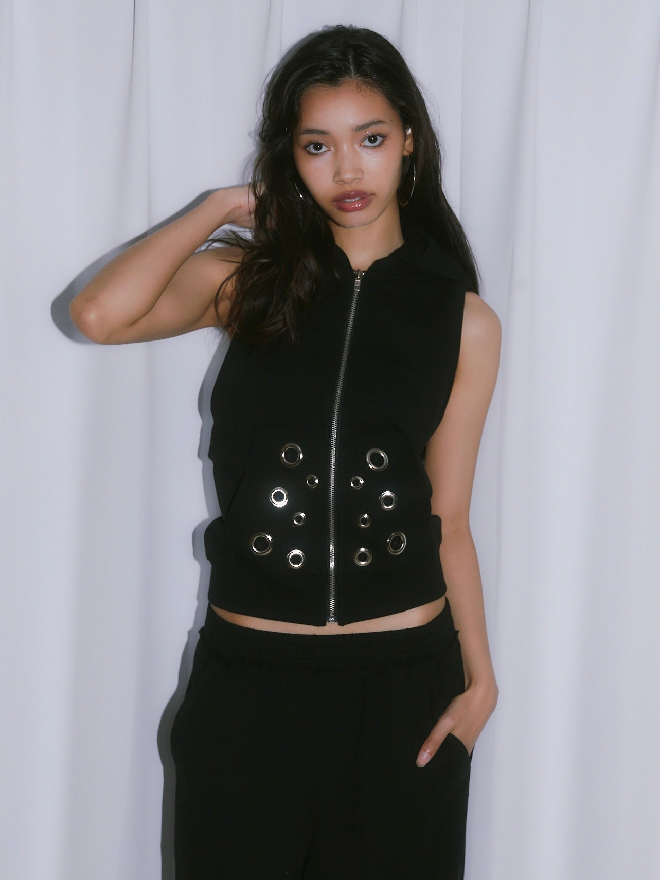 EYELET  SLEEVELESS SWEAT HOODIE【BLACK】